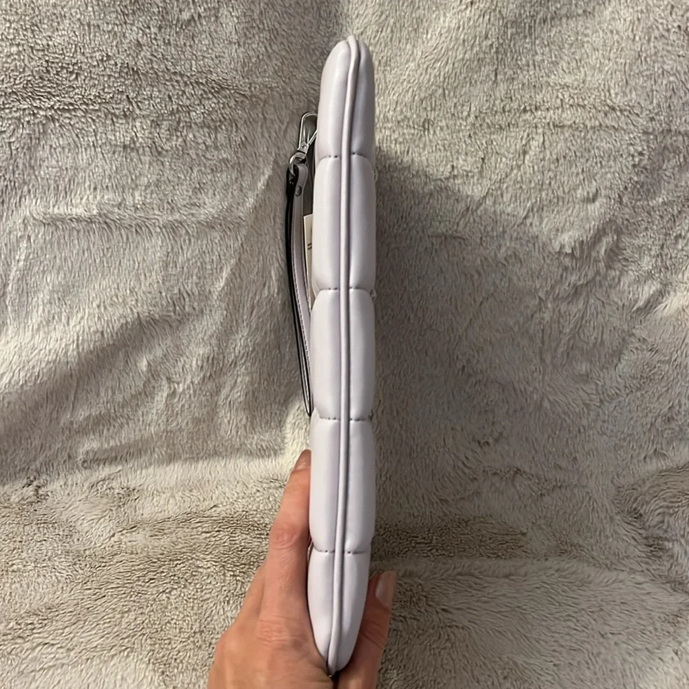 EUC Micheal Kors jet set large zip pouch. - Picture 3 of 7